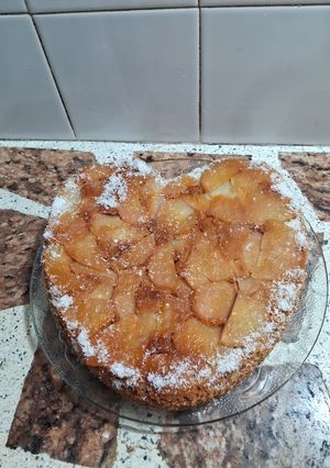 Una foto de Torta invertida de peras integral🍐🍐🍐