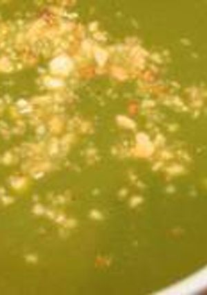 Una foto de Sopa crema de arvejas partidas 🍵