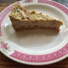 A picture of Pistachio cheesecake (pistáciový cheesecake).