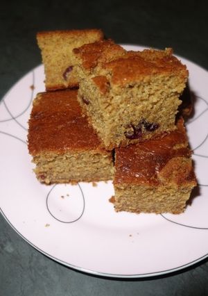 A picture of Cranberries and ginger sponge cakes.