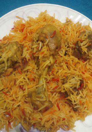 A picture of Kashmiri chicken biryani.