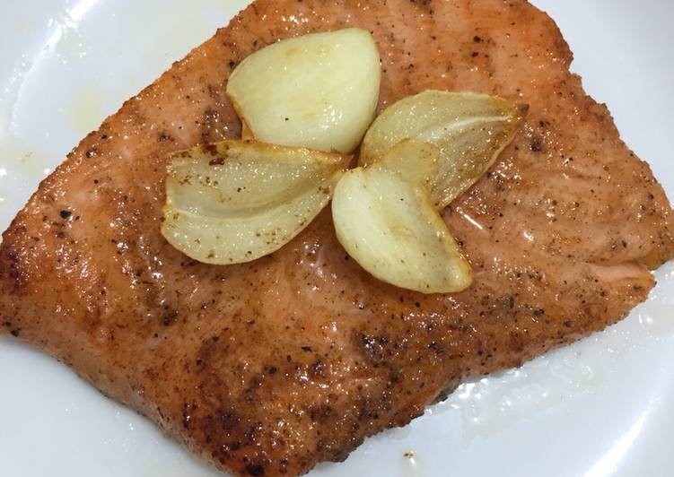 Grilled Salmon & Sauteed Garlic