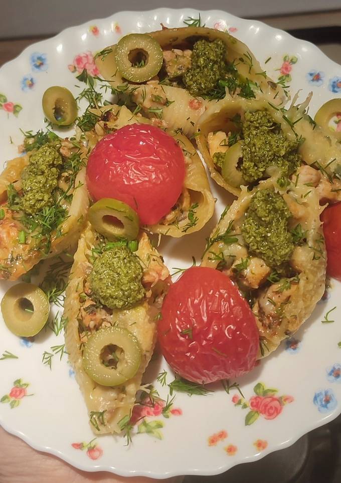 Конкильони із куркою, шпинатом та соусом песто❤️