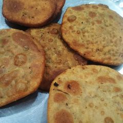 A picture of Plain kachori.