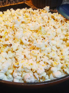 Una foto de Palomitas de maíz picantes en sartén