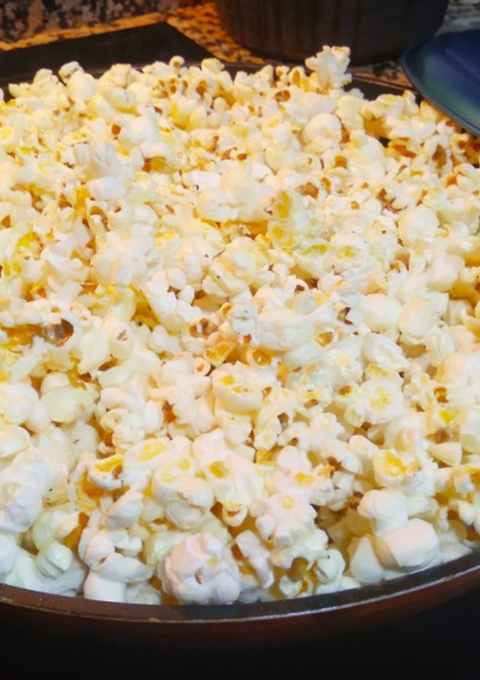 Una foto de Palomitas de maíz picantes en sartén