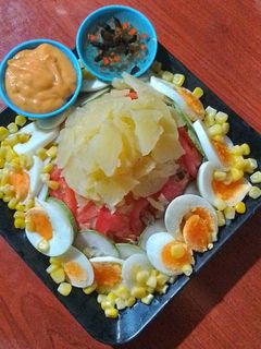 รูปของ สลัดผักมันฝรั่งไข่ต้ม