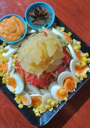รูปของ สลัดผักมันฝรั่งไข่ต้ม