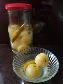 A picture of Pickled Amla.