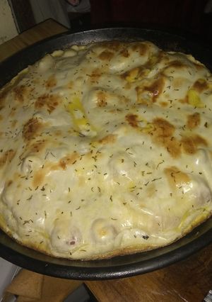 Una foto de Tarta de jamón, queso y salchichas