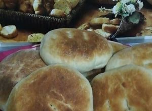 Una foto de Pan amasado de Norma esponjoso por dentro y dorado por fuera