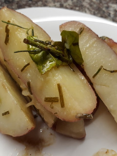 Una foto de Papas al limón y hierbas