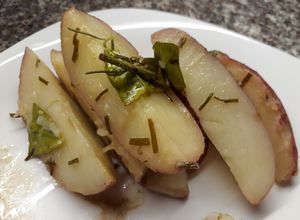 Una foto de Papas al limón y hierbas