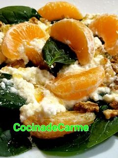 Una foto de Ensalada de espinacas con mandarina y queso con mermelada de naranja amarga