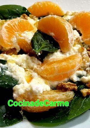 Foto principal de Ensalada de espinacas con mandarina y queso con mermelada de naranja amarga
