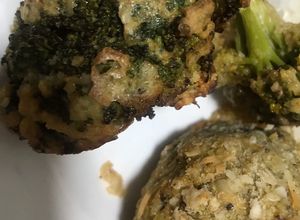Una foto de Brócoli rebozado con parmesano en airfrier