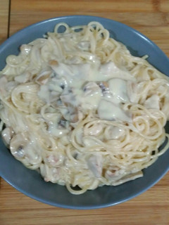 Una foto de Espaguetis salsa Alfredo