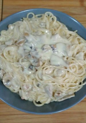 Una foto de Espaguetis salsa Alfredo