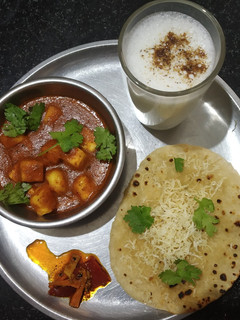 પનીર ટિક્કા મસાલા વીથ ચીઝ નાન (Panner tikka masala cheese nan) રેસીપી મુખ્ય ફોટો