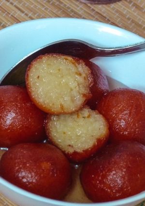 A picture of Gulab jamun.