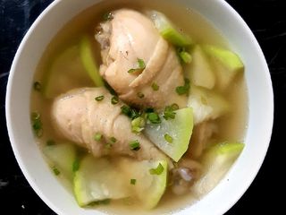 "แกงจืดน้ำเต้าน่องไก่"🍐🍗🥣 Bottle Gourd &Chicken Legs Soup