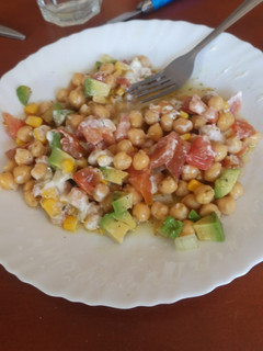 Una foto de Ensalada de garbanzos