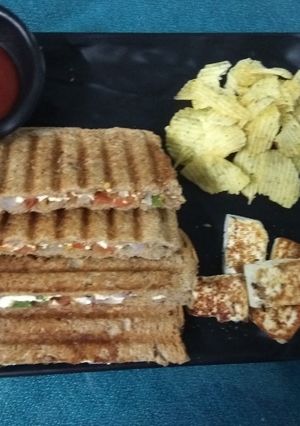 A picture of Grilled paneer sandwich platter.