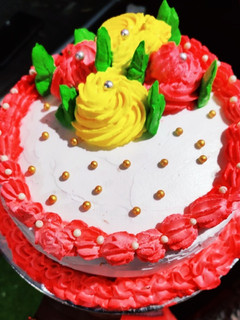 एगलेस वनीला रेड आईस केक (eggless vanilla red ice cake recipe in Hindi) रेसिपी मुख्य फोटो