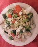 Ensalada rica y saludable con pollo