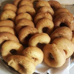 A picture of Cake doughnuts.