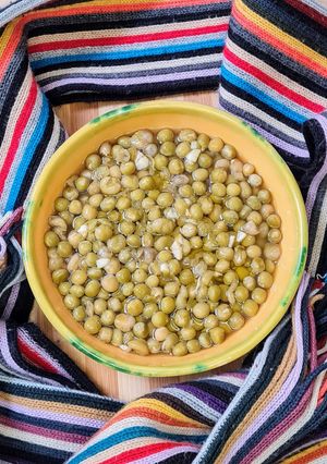 Una foto de Sopita de arvejas secas enteras al ajo 🫛🧄 Sopa de guisantes secos enteros al ajillo 🫛 🧄