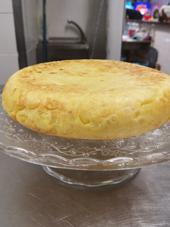 Una foto de Tortilla de patatas con cebolla