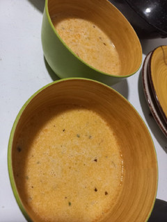 Una foto de Sopa crema de gambas 🦐