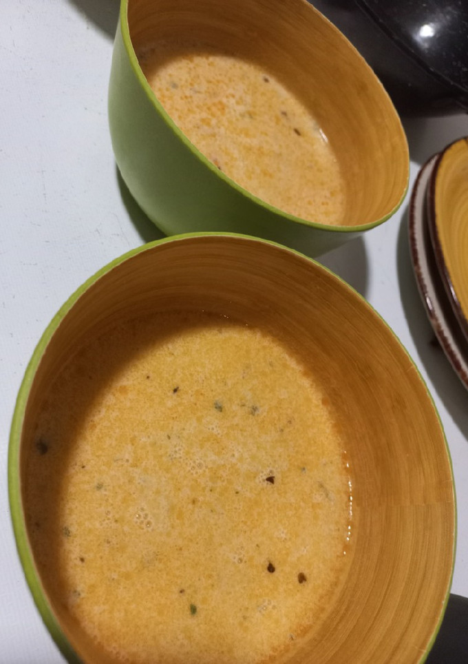 Una foto de Sopa crema de gambas 🦐
