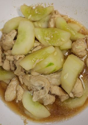 รูปของ ผัดอกไก่ใส่แตงกวา (สูตรไร้น้ำมัน) | Stir-Fried Chicken Breast with Cucumber (Oil-free recipe)