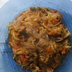 A picture of Wet fried beef with cabbage.