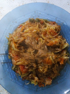 A picture of Wet fried beef with cabbage.