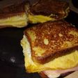 Sándwich de huevo con paleta y queso