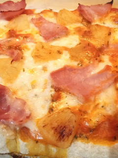Una foto de Pizza de Piña y Lacón