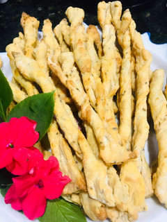 Una foto de Grissines de Queso saborizados con Finas Hierbas ♥️