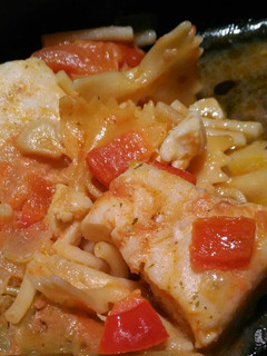 Una foto de Lomos de merluza a la gallega con pasta