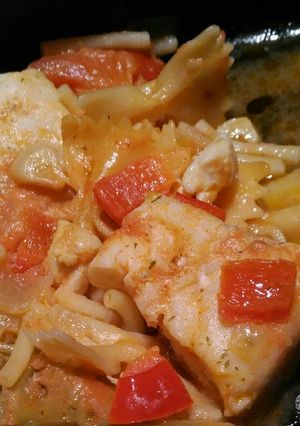 Una foto de Lomos de merluza a la gallega con pasta