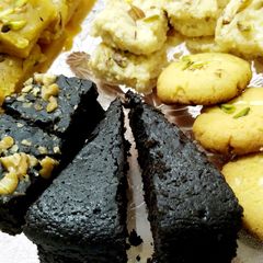 A picture of Eggless Walnut Brownie.
