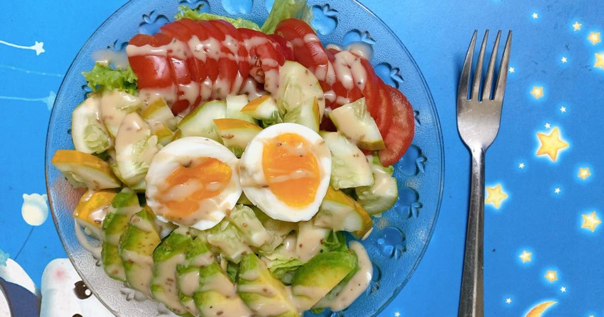 Bên cạnh bơ và sốt mè rang, các thành phần khác có thể được thêm vào Salad bơ sốt mè rang không?
