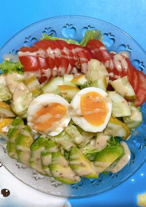 Hình của món Salad Bơ sốt mè rang.