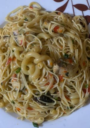 Jollof din taliya da macaroni ainihin hoton girkin