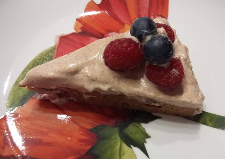 Tarta Bizcocho de Zanahoria Exprés con Cobertura de Crema de Queso
