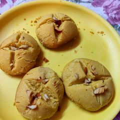 A picture of Naan khattai.