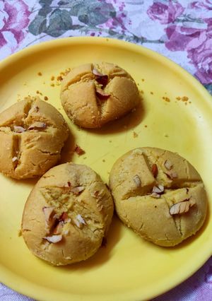 A picture of Naan khattai.