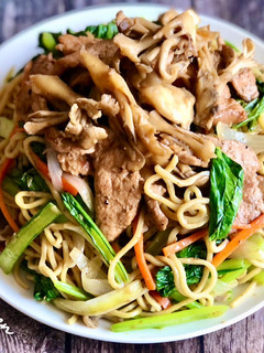 舞菇肉絲炒麵 的食譜成品照片